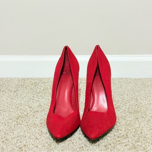 Red High Heels with Classic Pump Style and High Thin Heel - Picture 1 of 10